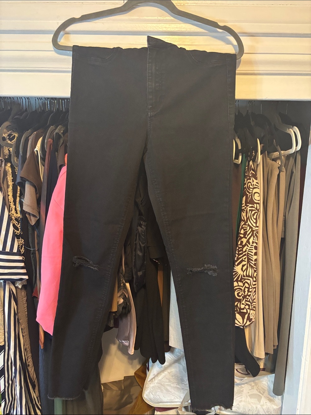 Zara Women’s Black Distressed Skinny Jeans